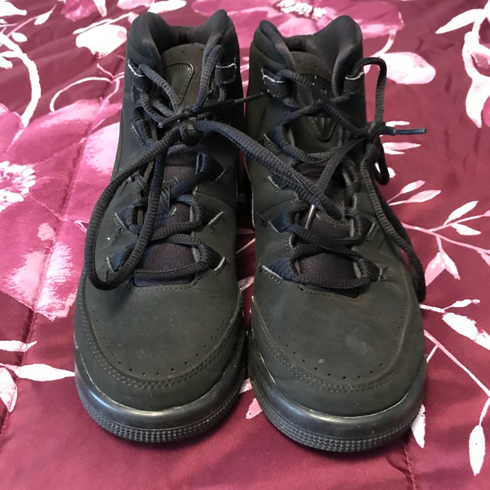 Nike Jordan’s with air pockets in heal Boys 6.5Y